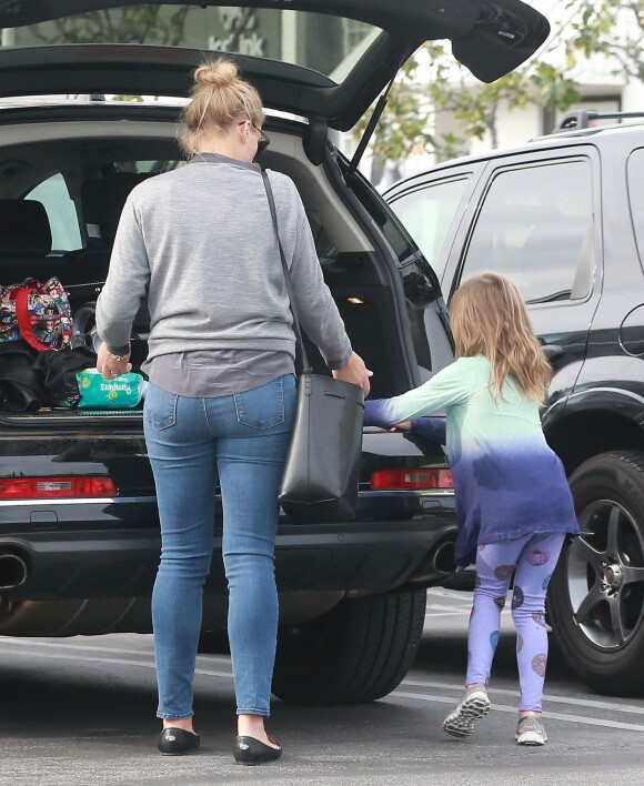 Exclusif - L'actrice Busy Philipps et sa fille Birdie font du shopping chez Fred Segal à West Hollywood, le 18 janvier 2015. 