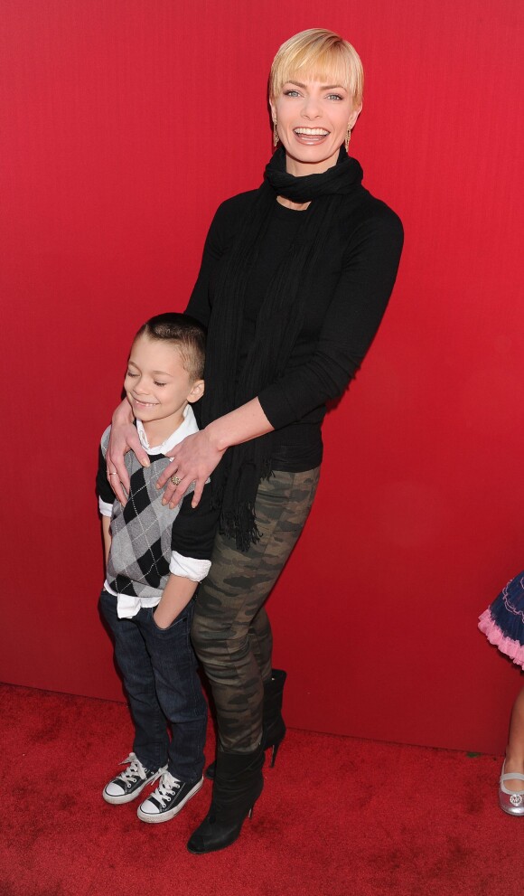 Jaime Pressly et son fils Dezi James Calvo lors de la Première du film "La Grande Aventure Lego" à Westwood, le 1er février 2014. 