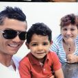  Cristiano Ronaldo avec son fils Cristiano Ronaldo Jr. et sa m&egrave;re Dolores Aveiro &agrave; Funchal au Portugal le 15 d&eacute;cembre 2013. 
