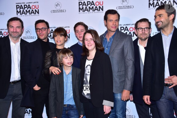 Marina Foïs et Laurent Lafitte entourés de l'équipe du film - Avant-Première du film "Papa ou Maman" au Cinéma Pathé Beaugrenelle à Paris le 26 janvier 2015.