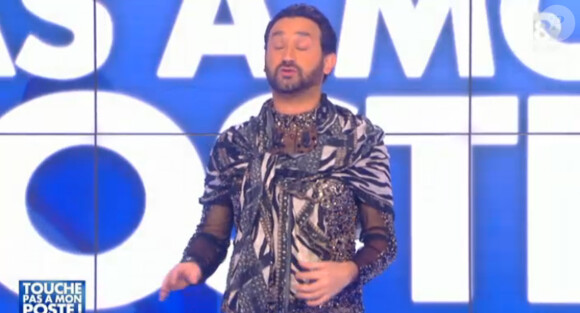 Cyril Hanouna en robe, sur D8 dans Touche pas à mon poste, le mardi 27 janvier 2015.