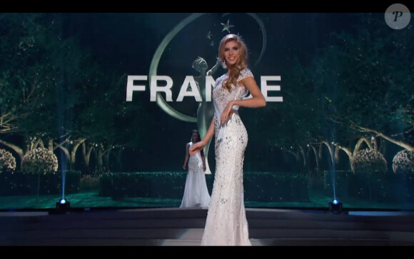 La jolie Miss France 2015 Camille Cerf défile pour l'élection Miss Univers 2015, le mercredi 21 janvier 2015 à Miami.