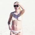  Exclusif - Gwyneth Paltrow en vacances sur la plage de Cabo San Lucas au Mexique le 17 janvier 2015. Gwyneth est avec son amie Crystal Lourd qui va f&ecirc;ter son anniversaire.&nbsp; 