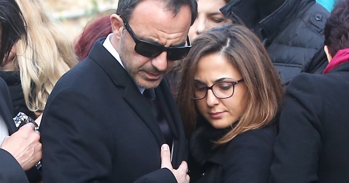 Obsèques de Demis Roussos : Nikos et Maria Aliagas en deuil avec ses ...