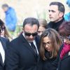 Nikos Aliagas et sa soeur Maria - Obsèques du chanteur Demis Roussos au premier cimetière d'Athènes en Grèce le 30 janvier 2015.