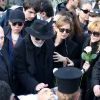 Le frère de Demis Roussos et Emilie (fille de Demis Roussos) - Obsèques du chanteur Demis Roussos au premier cimetière d'Athènes en Grèce le 30 janvier 2015.