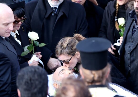 Marie (femme de Demis Roussos), Emilie (fille de Demis Roussos) - Obsèques du chanteur Demis Roussos au premier cimetière d'Athènes en Grèce le 30 janvier 2015. 