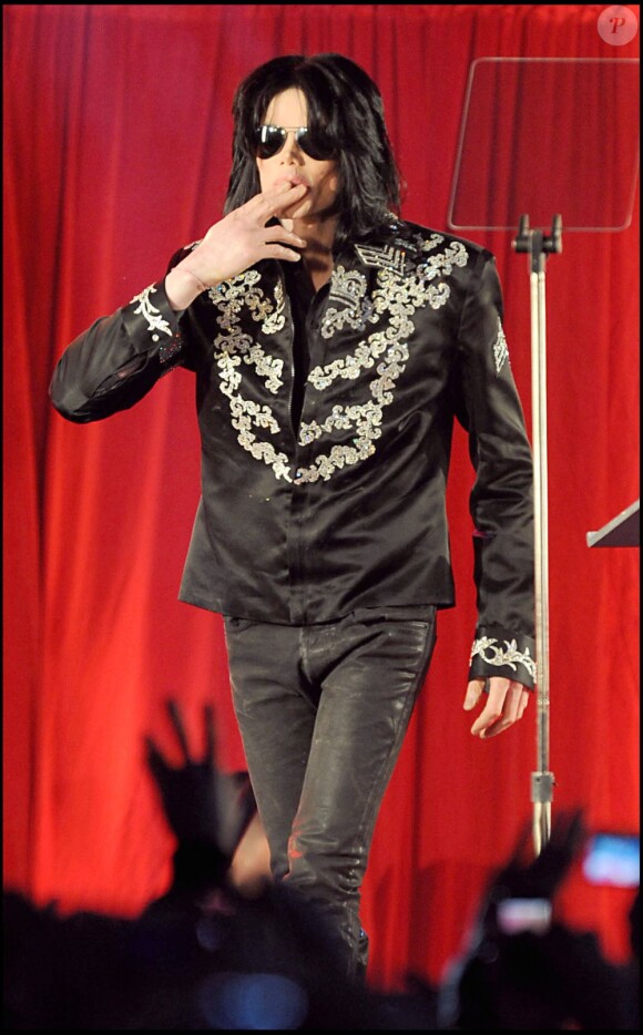 Michael Jackson annonce une série de concerts au mois de juillet 2009 à Londres, le 5 mars 2009, quelques mois avant sa mort.