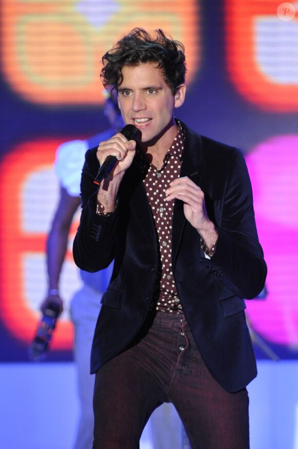 Le chanteur Mika sur le plateau de l'émission Vivement Dimanche, enregistrée le 19 septembre 2012, à Paris.