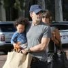 Halle Berry, son mari Olivier Martinez et leur fils Maceo lors d'une sortie shopping chez Burro à Malibu, le 25 janvier 2015