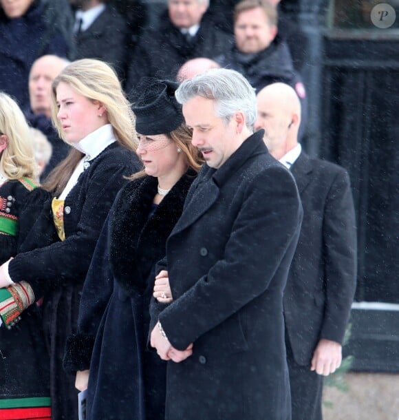 La princesse Märtha-Louise de Norvège et son mari Ari Behn aux obsèques de Johan Martin Ferner, le 2 février 2015 en la chapelle d'Holmenkollen, en périphérie d'Oslo.