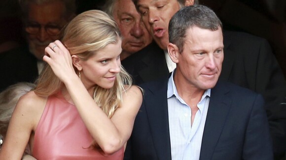 Lance Armstrong : Eméché, il cause un accident... et accuse sa chérie Anna Hansen