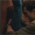 Dakota Johnson et Jamie Dornan très hot dans Fifty Shades of Grey.