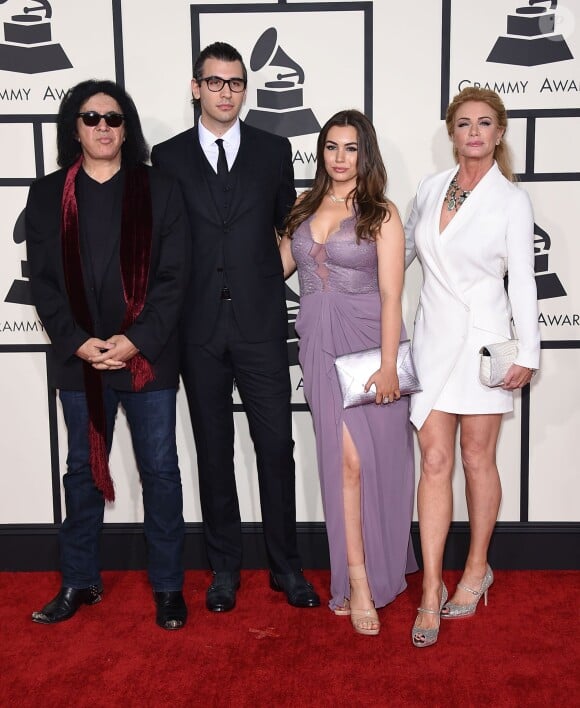 Gene Simmons, sa femme Shannon Tweed, et ses enfants Nick et Sophie - 57e soirée annuelle des Grammy Awards au Staples Center à Los Angeles, le 8 février 2015.