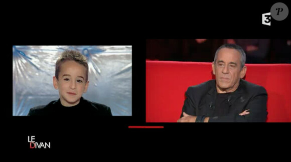 Thierry Ardisson évoque son obsession du travail qui a bouleversé sa vie privée. Ici on peut voir une photo de son fils Gaston. Emission Le divan, présentée par Marc-Olivier Fogiel sur France 3. Emission du 10 février 2015.