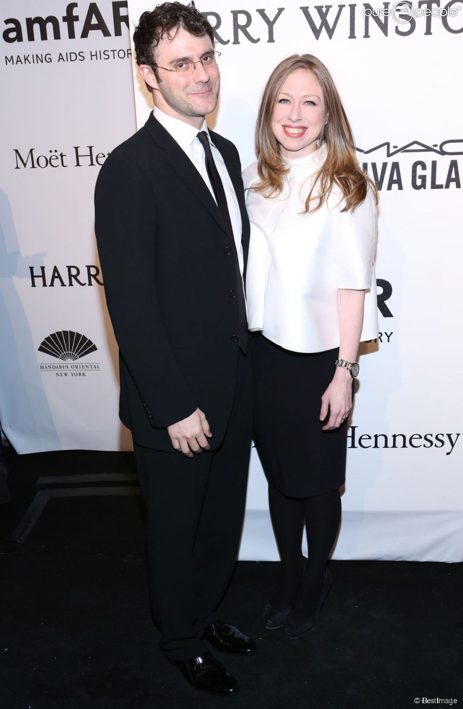 Marc Mezvinsky et sa femme Chelsea Clinton assistent au gala pré-Fashion Week de l&#039;amfAR 2015 au Cipriani Wall Street. New York, le 11 février 2015.