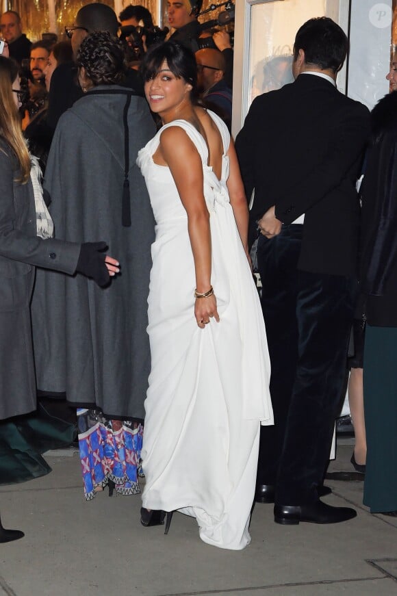 Michelle Rodriguez arrive au Cipriani Wall Street pour assister au gala pré-Fashion Week de l'amfAR 2015. New York, le 11 février 2015.