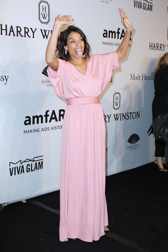 Rosario Dawson assiste au gala pré-Fashion Week de l'amfAR 2015 au Cipriani Wall Street. New York, le 11 février 2015.