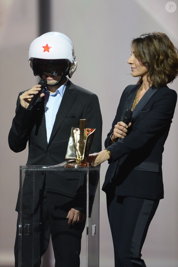 Cascadeur et Virginie Guilhaume - Soirée des 30e Victoires de la Musique au Zénith de Paris, le 13 février 2015.