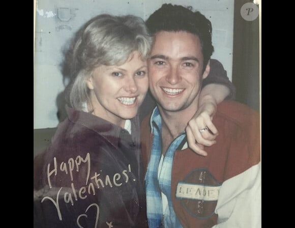 Hugh Jackman a posté une photo datant des années 90 sur laquelle il pose aux côtés de son épouse, pour la Saint-Valentin, le samedi 14 février 2015.