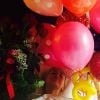 Miley Cyrus s'est vu offrir par son chéri Patrick de nombreux ballons, pour la Saint-Valentin, le samedi 14 février 2015.