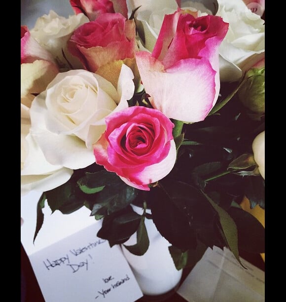 Reese Witherspoon a reçu un bouquet de fleurs pour la Saint-Valentin, le samedi 14 février 2015.