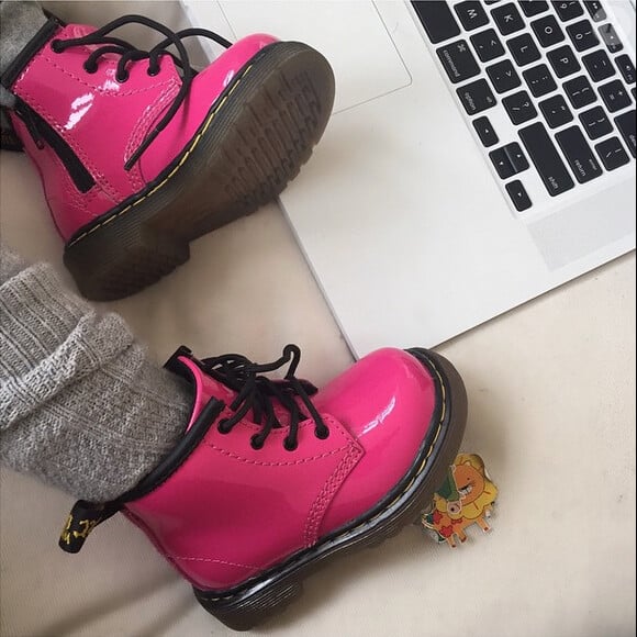Kim Kardashian poste une photo de sa fille North, de nouvelles chaussures aux pieds, pour la Saint-Valentin, le samedi 14 février 2015.