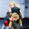 Hilary Duff se promène avec son fils Luca dans un centre commercial à Los Angeles, le 23 janvier 2015 