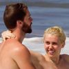 Exclusif - Miley Cyrus, topless, en pleine baignade à Hawaï avec son petit ami Patrick Schwarzenegger, le 20 janvier 2015.