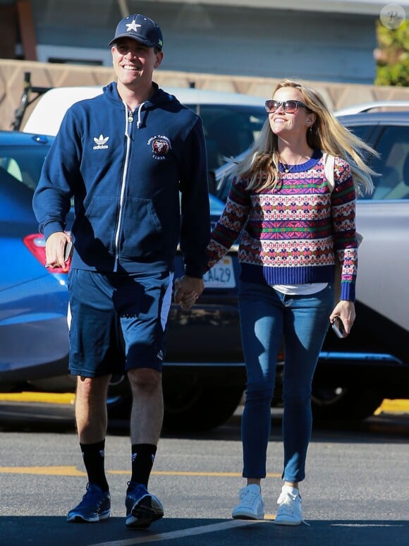 Reese Witherspoon et son mari Jim Toth sont allés faire des courses au supermarché Bristol Farms à Los Angeles. Le 13 décembre 2014.