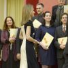 La reine Letizia d'Espagne, dans une robe Carolina Herrera, et le roi Felipe VI d'Espagne remettaient le 16 février 2015, au palais du Pardo à Madrid, les Prix nationaux de la Culture 2013.