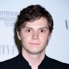 Evan Peters lors de la soirée Young Hollywood organisée par Vanity Fair et la marque Fiat at Vanity Fair en soutien au fond Terrence Higgings, le 17 février 2015. 