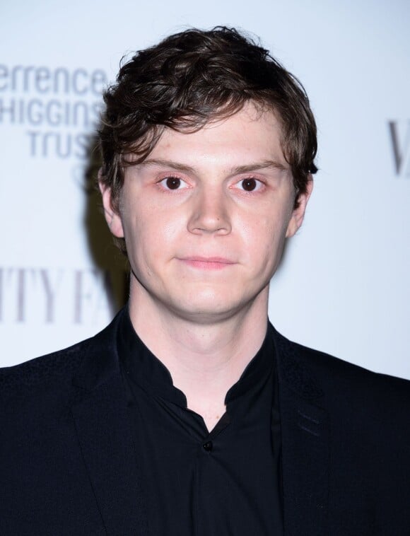 Evan Peters lors de la soirée Young Hollywood organisée par Vanity Fair et la marque Fiat at Vanity Fair en soutien au fond Terrence Higgings, le 17 février 2015. 