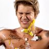 Le 17 février 2015, la chaîne de télévision américaine Comedy Central a diffusé un spot promotionnel pour une émission de divertissement à venir dans laquelle figurera Justin Bieber. Pour promouvoir son futur show, le jeune chanteur de 20 ans s'est prêté au jeu et a accepté de se faire mitrailler d'oeufs !