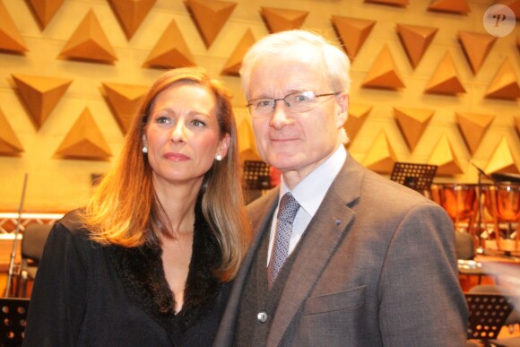 Anne Gravoin et l'ambassadeur de France en Algérie Bernard Emié à l'Auditorium de la Radio algérienne d'Alger le 17 février 2015 pour un concert exceptionnel