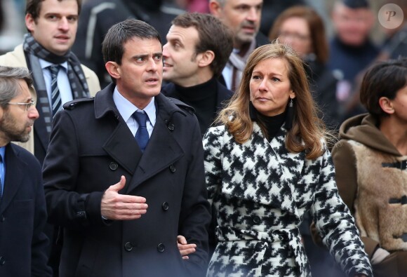 Manuel Valls et sa femme Anne Gravoin lors de la marche républicaine pour Charlie Hebdo à Paris le 11 janvier 2015