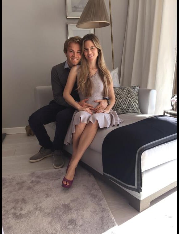 Nico Rosberg a annoncé le 20 février sur Twitter que sa belle Vivian Sibold était enceinte de leur premier enfant