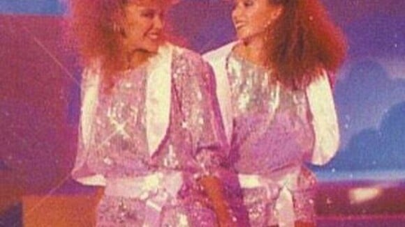Kylie Minogue et sa soeur Dannii, version 80's : ''Mon dieu, ces cheveux !''