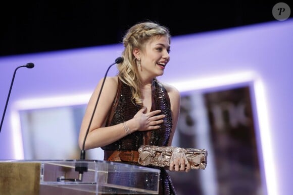 Louane Emera (césar du meilleur espoir féminin pour le film "La Famille Bélier") émue et surprise - 40e cérémonie des César au théâtre du Châtelet à Paris, le 20 février 2015.