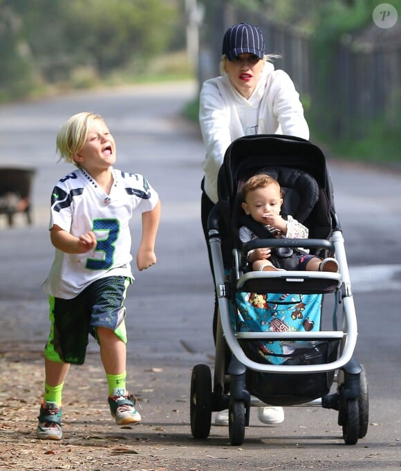 Gwen Stefani passe la journée au zoo avec deux de ses trois fils Zuma et Apollo à Los Angeles, le 20 février 2015 