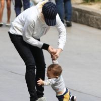 Gwen Stefani : Premiers pas et grosse gamelle pour son fils Apollo !