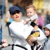 Gwen Stefani passe la journée au zoo avec ses fils Zuma et Apollo à Los Angeles, le 20 février 2015   