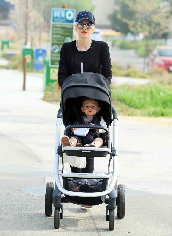 Gwen Stefani passe la journée au zoo avec ses fils Apollo et Zuma à Los Angeles, le 20 février 2015 
