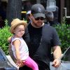 Jack Osbourne et sa femme Lisa Stelly vont déjeuner avec leur fille Pearl à Malibu, le 29 juin 2014.  