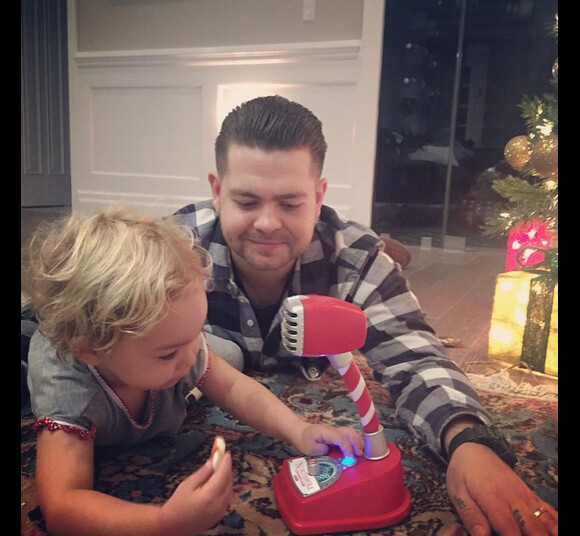 Jack Osbourne a ajouté une photo de lui et sa fille Pearl Clementine à son compte Instagram le 10 décembre 2014.
