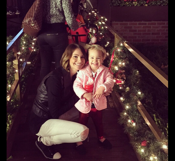 Jack Osbourne a ajouté une photo de sa femme Lisa et sa fille Pearl Clementine à son compte Instagram le 1er décembre 2014.