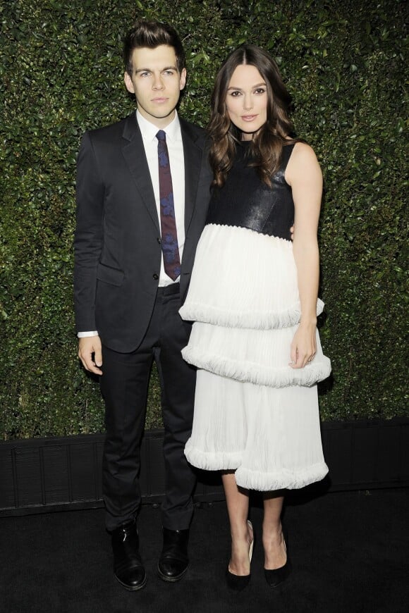 James Righton et Keira Knightley lors du dîner organisé par Chanel et Charles Finch avant les Oscars au restaurant Madeo, à Beverly Hills le 21 février 2015