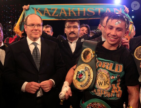 Le prince Albert II de Monaco assistait le 21 février 2015, en présence de Jean-Paul Belmondo, au combat pour le titre de champion du monde des poids moyens de la WBA entre Gennady Golovkin (Kazaksthan) et Martin Murray (Grande-Bretagne), organisé par le père de la princesse Charlene, Michael Wittstock, au Sporting de Monte-Carlo.