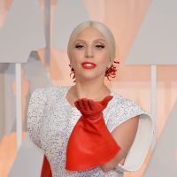 Lady Gaga aux Oscars 2015 : La Mélodie du bonheur et les gants de la honte