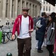 EEXCLUSIVE - Ben Harper dans les rues de Bruxelles Ben Harper et sa petite amie savourent les gaufres belges de la c&eacute;l&egrave;bre biscuiterie" Dandoy ", dans les rues de Bruxelles.&nbsp;  